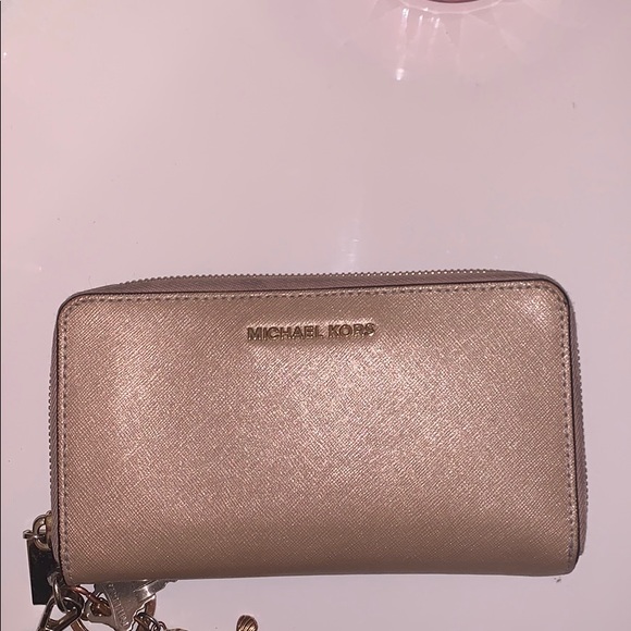 Michael Kors Handbags - Micheal Kors Wallet Michael Kors Handbags - Micheal Kors Wallet